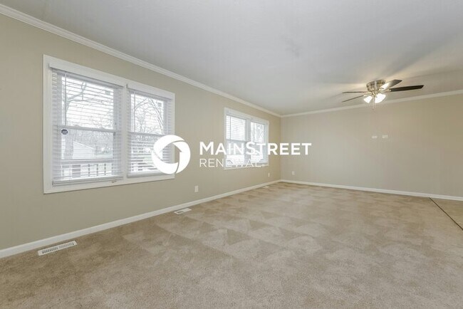 Building Photo - 3 Bedroom Pet-Friendly Home in Independence, MO with Main Street Renewal