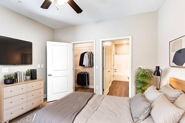 Building Photo - 5601 NE 80th Ter