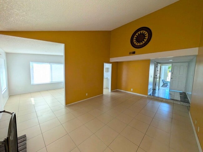 Foto del edificio - 914 W Alton Ave