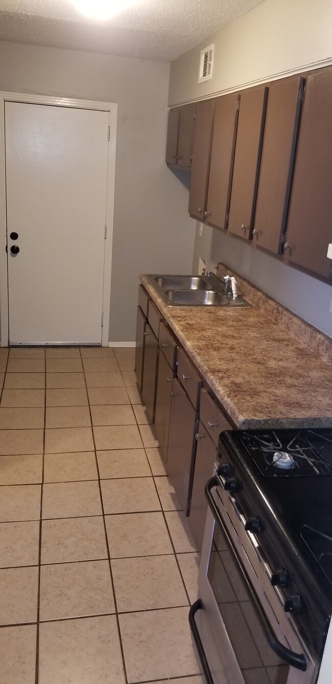 Foto del edificio - 1307-09 Halcomb ln