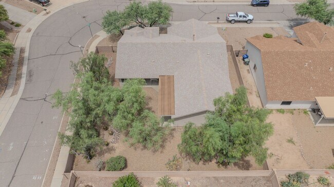 Building Photo - 4 Bedrooms, 2 Bathrooms