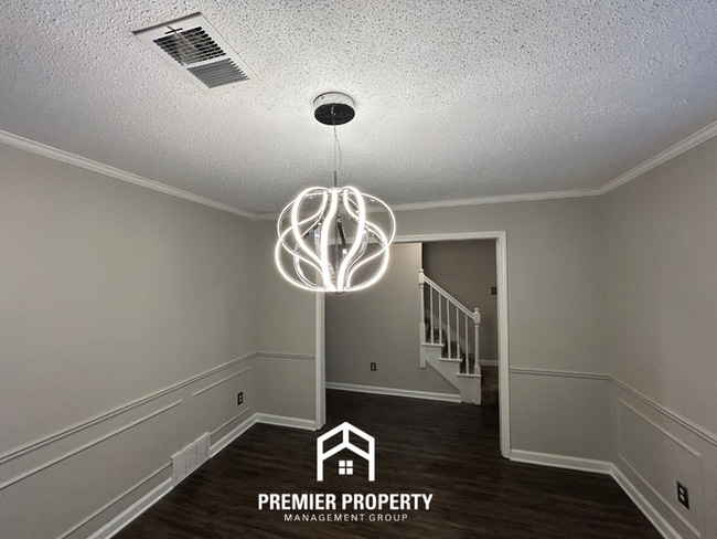 Photo - Spacious 5 Bedroom Home for Rent in Southaven, MS | Hardwood Floors, Fireplace & Fenced Yard