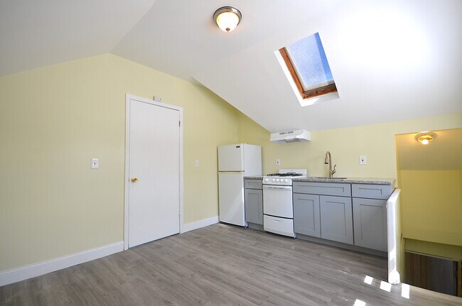 Building Photo - 300 Highland Ave