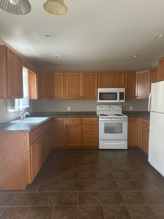 Foto del edificio - 3 bedroom townhouse