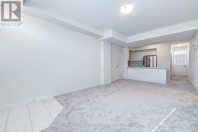 Photo du bâtiment - 383 Dundas St E