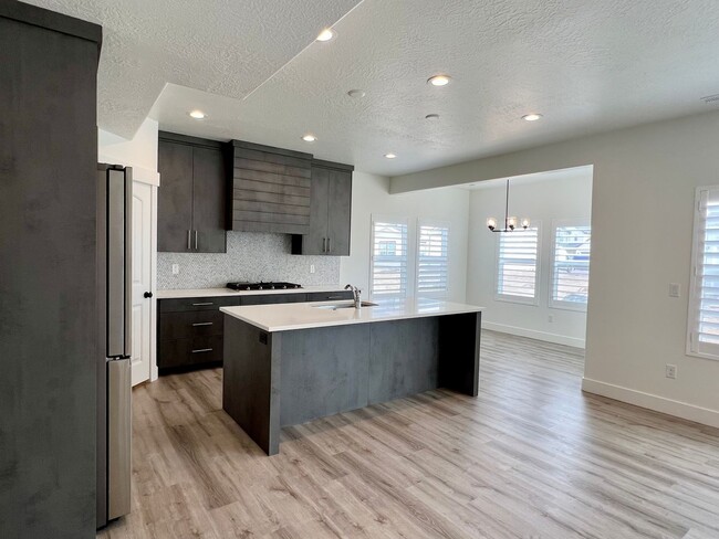 Building Photo - HUGE NEW HOUSE FOR RENT NEAR HILL AFB