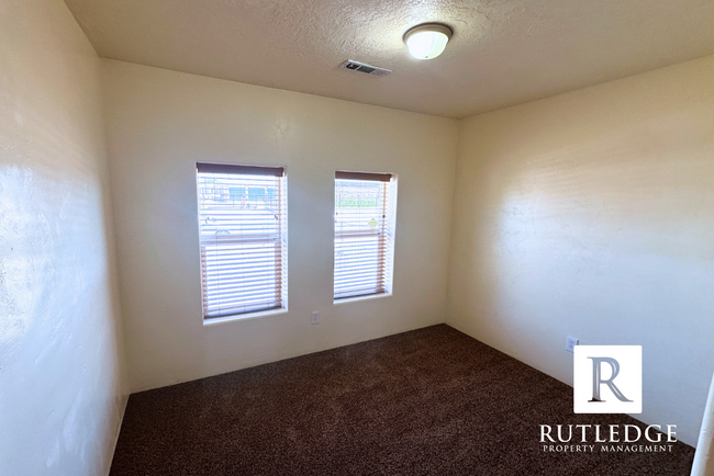 Foto del edificio - 3 Bedroom House in Central Point!