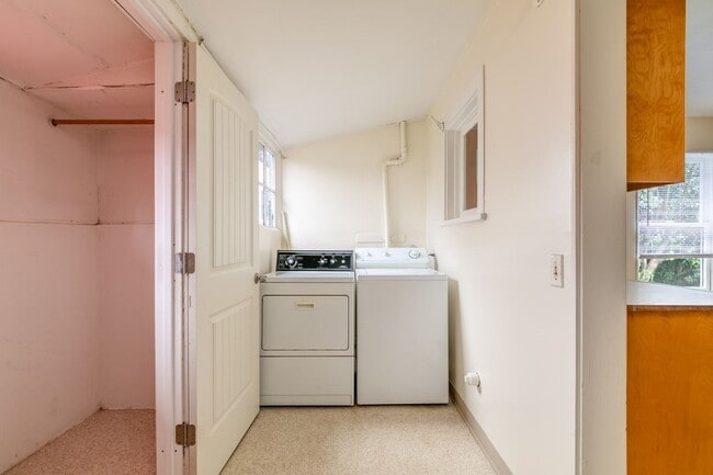 Building Photo - Richmond Cutie - 2 BR 1 BA House