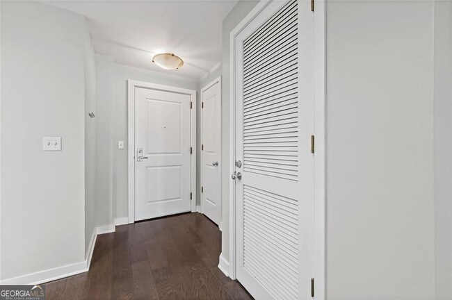 Building Photo - 3338 Peachtree Rd NE