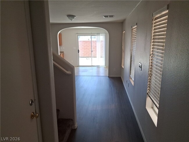 Foto del edificio - 8011 Torremolinos Ave