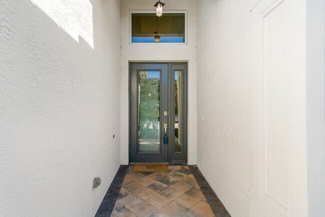 Foto del edificio - 15380 Blue River Rd