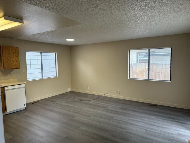 Building Photo - Caliente 4-plex