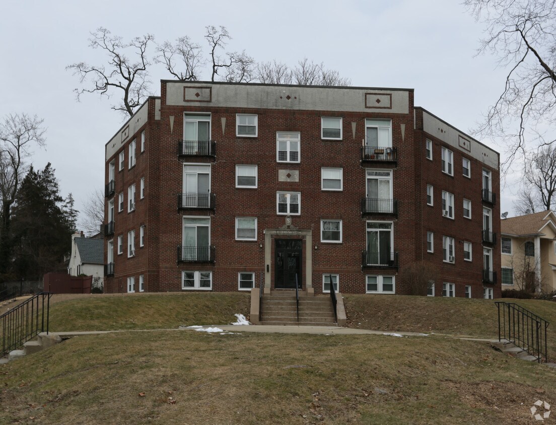 Primary Photo - 625 East Vernon Road