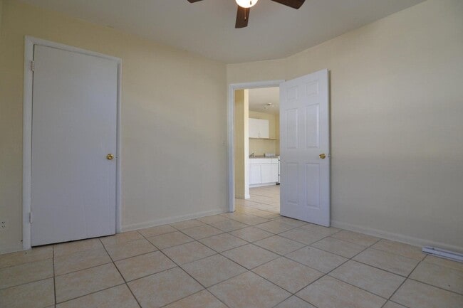 Foto del edificio - 1497 W 31st St