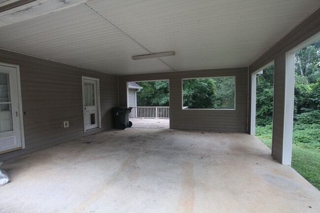 Photo - 3 Bedroom/ 2 Bathroom Home!