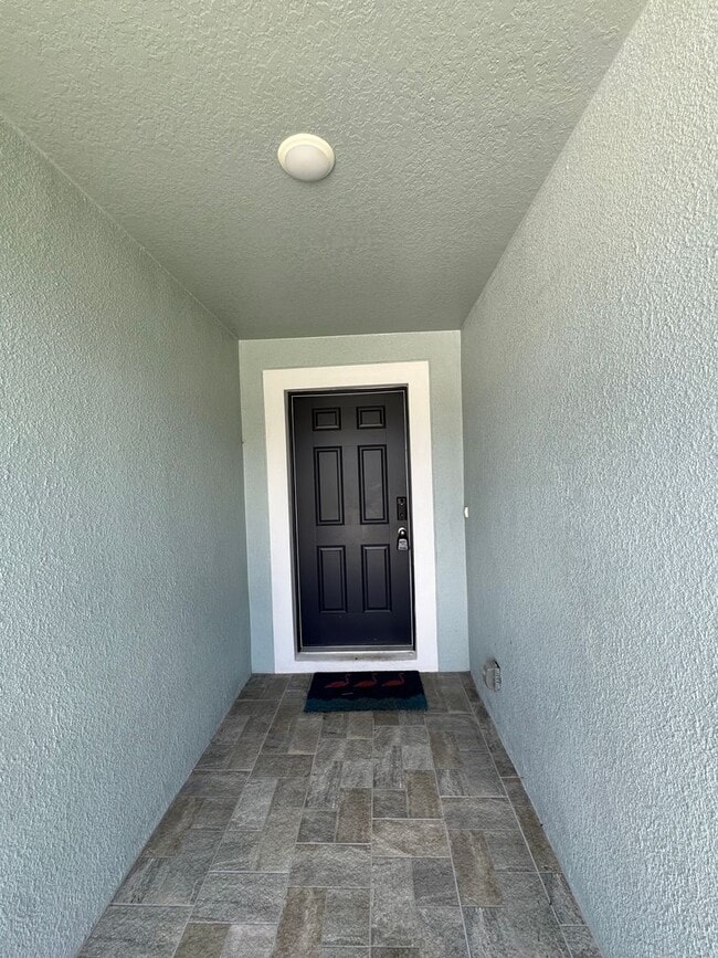Building Photo - Beautiful 4-Bed, 2-Bath Home in a Prime Location!