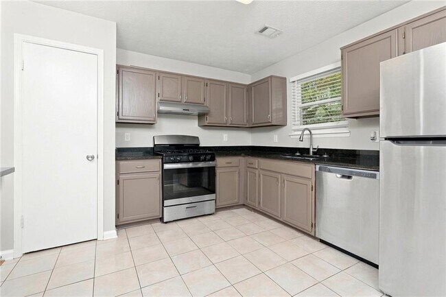 Building Photo - 917 Shiloh Ridge Run NW