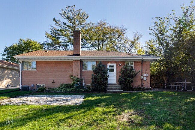 Foto del edificio - 816 Meadowlark Ln