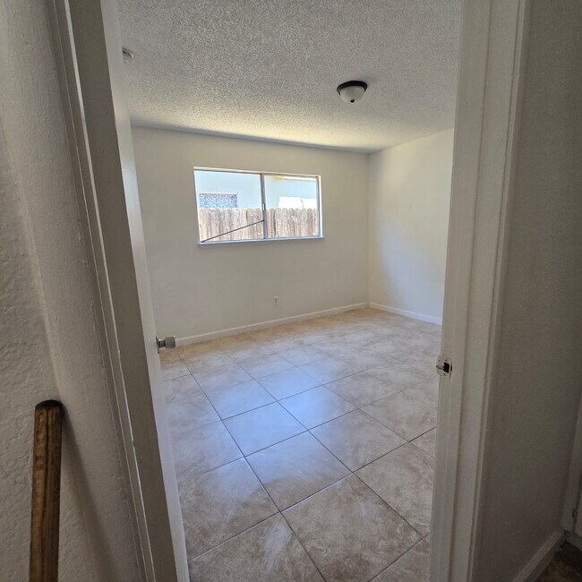 Foto del edificio - 3111 W Caldwell Ave