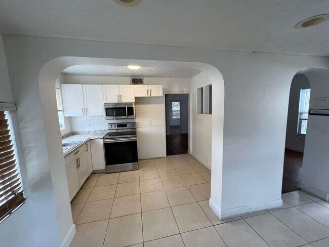 Foto del edificio - 708 NE 4th St