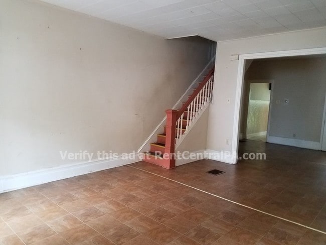 Building Photo - 337 Hummel St