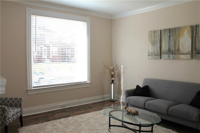 Foto del edificio - 56 N Bryant Ave