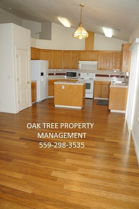 Foto del edificio - 8109 N. Fifth St. (Nees/Millbrook)