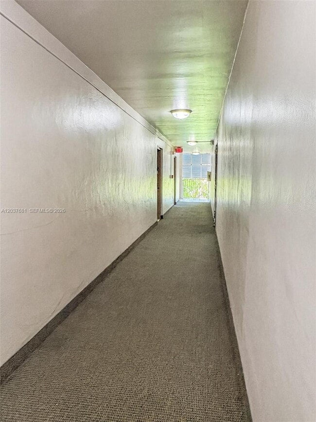Foto del edificio - 8405 NW 8th St