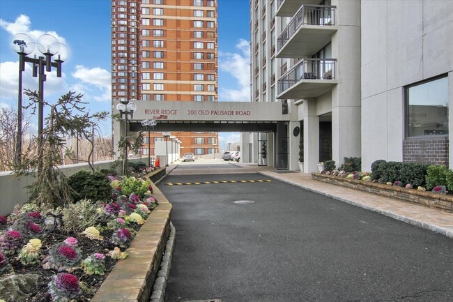 Building Photo - 200 Old Palisade Rd