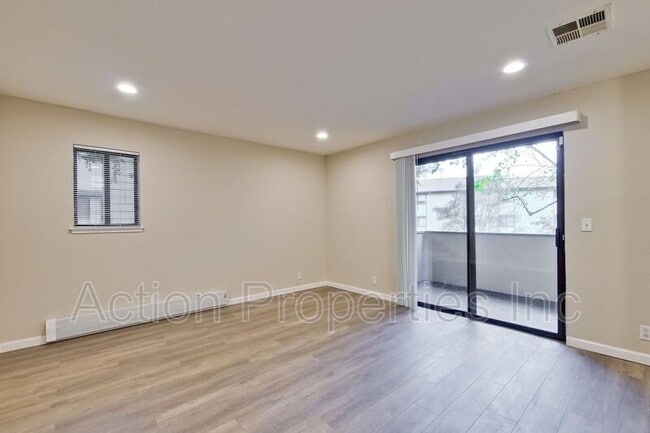 Building Photo - 297 Stonegate Cir