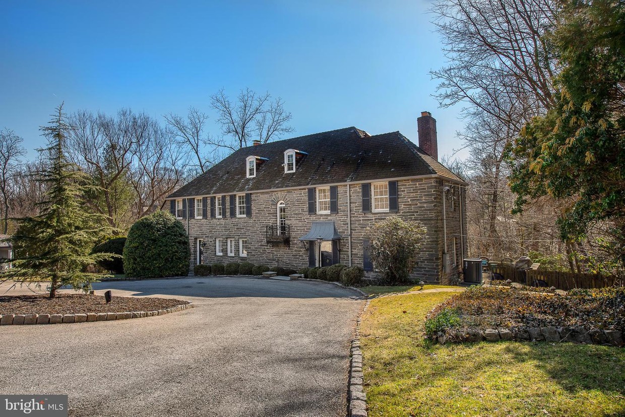 Foto principal - 245 Cheswold Ln