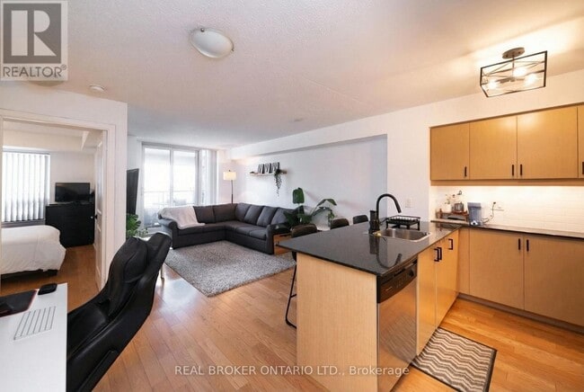 Building Photo - 27 Rean Dr