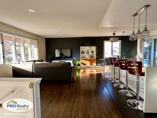 Building Photo - Recently Remodeled 4 Bedroom Home