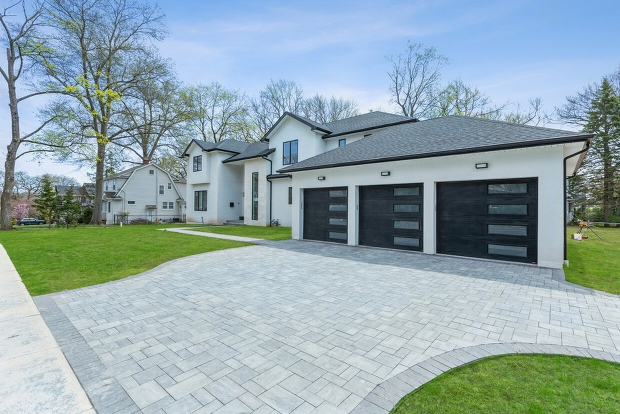 Primary Photo - 160 Columbus Dr