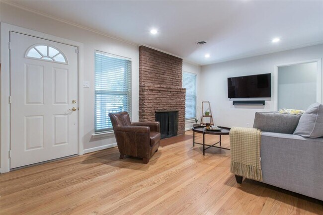 Foto del edificio - 733 Kirkwood Dr