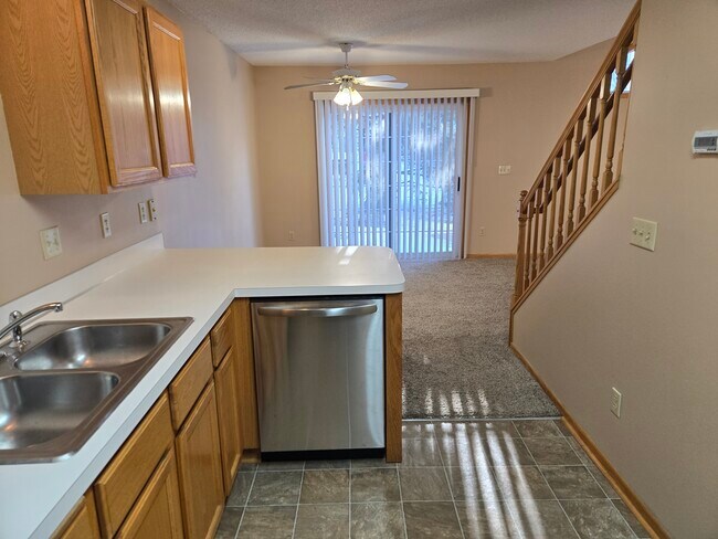 Foto del edificio - 4305 Merrimac Ln N