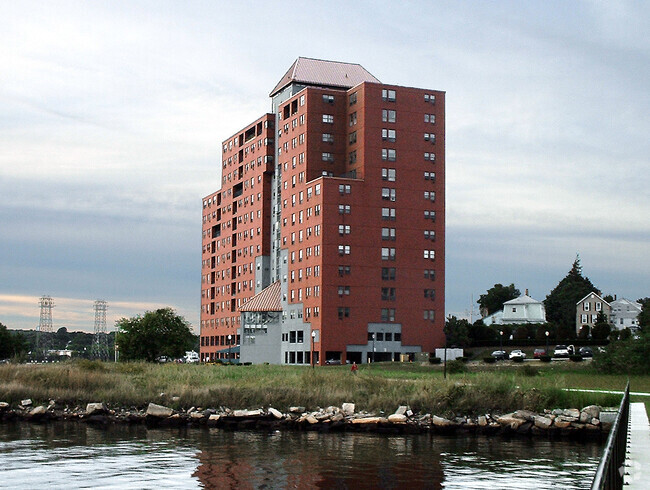 Foto del edificio - Point Gloria Condominiums