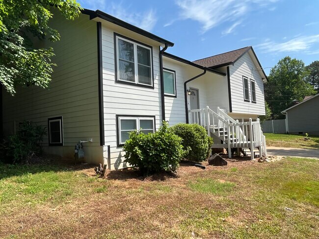 Building Photo - 3010 Kellogg Creek Rd