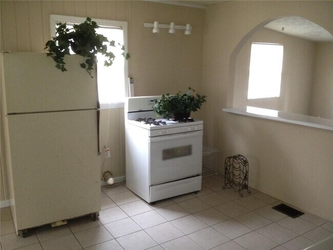 Foto del edificio - 5765 Hillside Dr NW