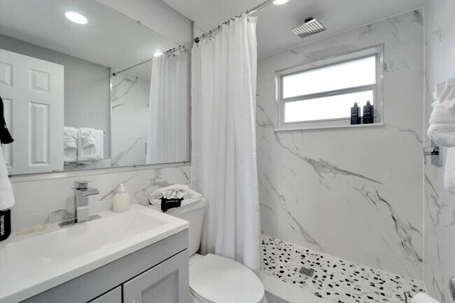 Building Photo - 8818 Rocky Creek Dr