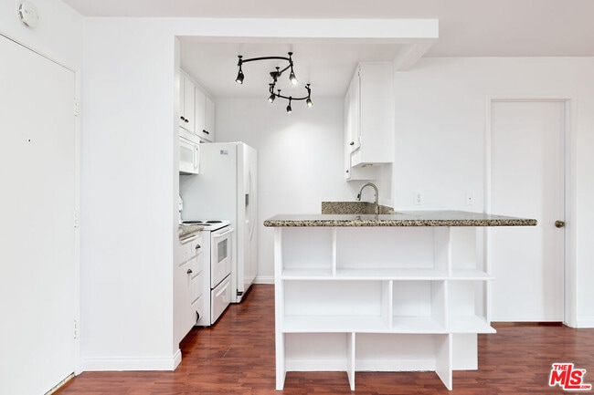 Building Photo - 7777 W 91st St