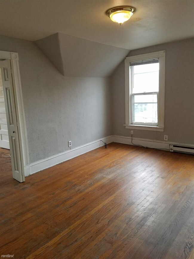 Building Photo - 370 Chestnut St