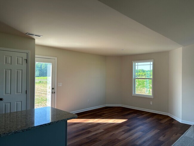 Building Photo - 260 Swinson Dr