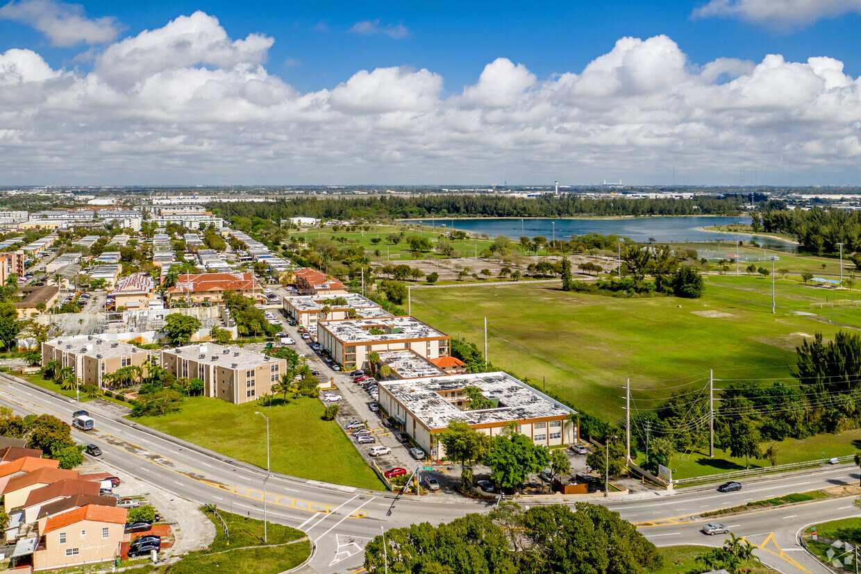 Foto principal - Las Brisas Gardens Apartments