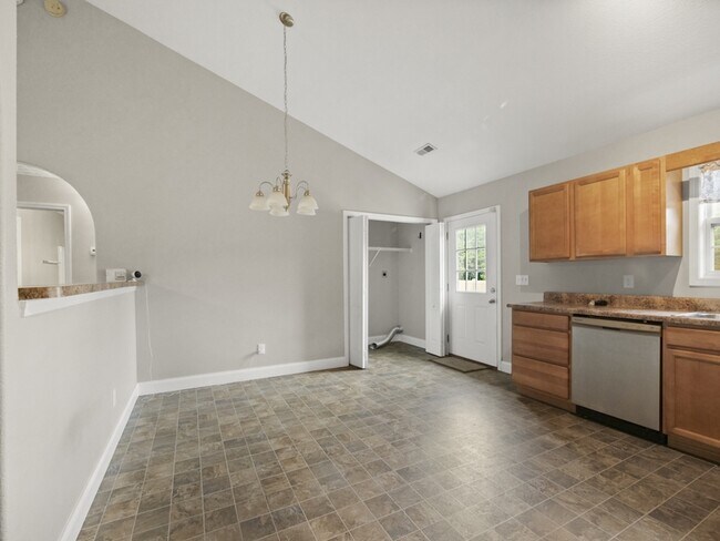 Foto del edificio - 6554 Colossal Ln