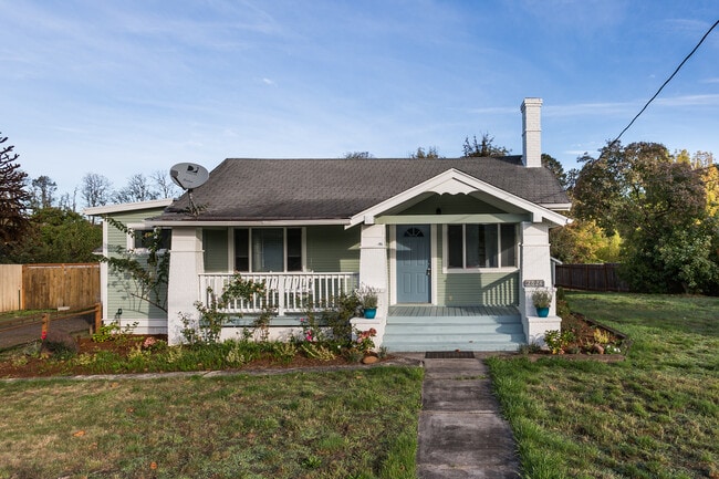 Building Photo - 2624 Columbia Blvd