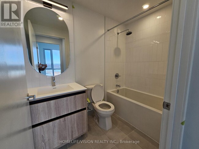 Photo du bâtiment - 7950-7950 Bathurst St