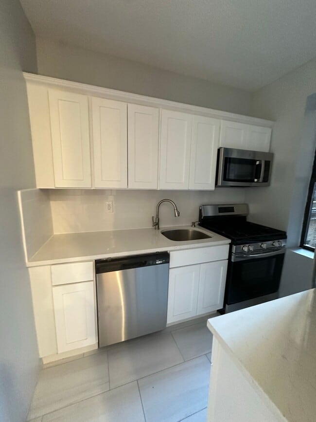 Building Photo - 6412 - Golden Crest 6412 Park Avenue, LLC