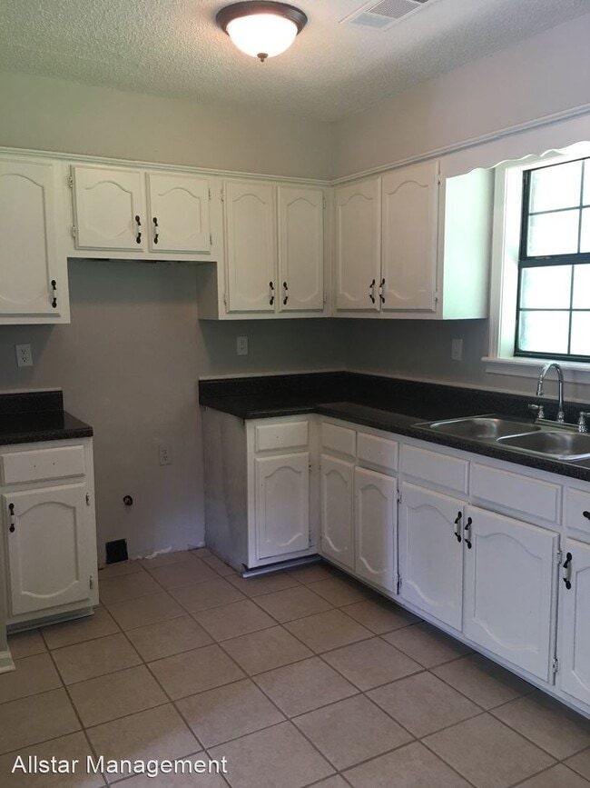 Building Photo - 3 br, 2 bath House - 936 Hill Street