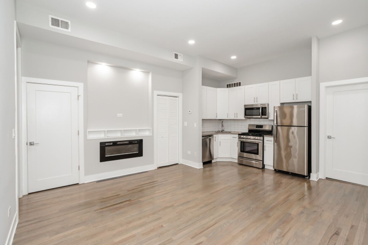Primary Photo - Gorgeous One Bedroom Apartment in Central ...